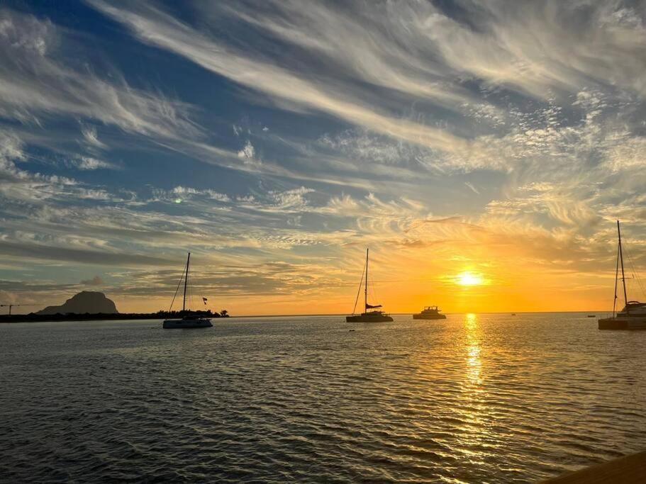 Latitude Luxury Seafront Suite Rivière Noire Εξωτερικό φωτογραφία