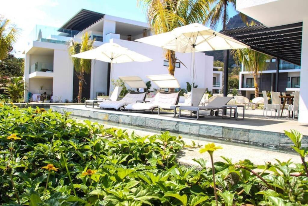Latitude Luxury Seafront Suite Rivière Noire Εξωτερικό φωτογραφία