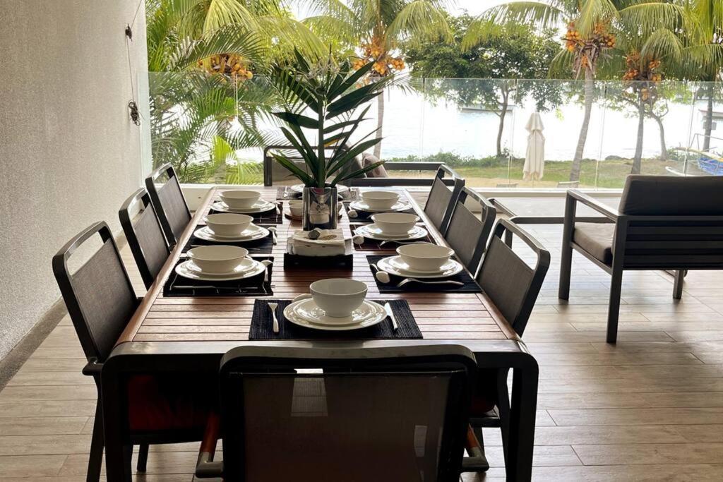 Latitude Luxury Seafront Suite Rivière Noire Εξωτερικό φωτογραφία